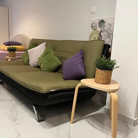 Niki 1 *